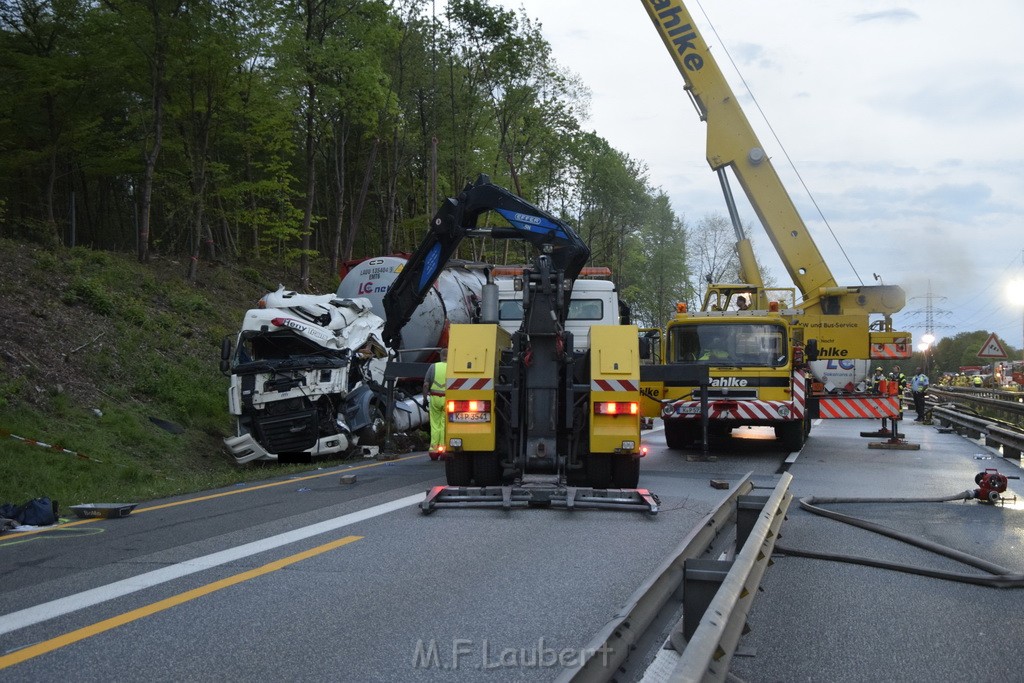 VU Gefahrgut LKW umgestuerzt A 4 Rich Koeln Hoehe AS Gummersbach P521.JPG - Miklos Laubert